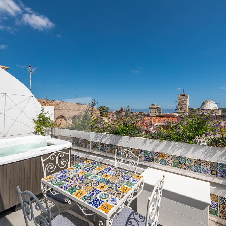 "Bea's Terrace" - Private Jacuzzi and panoramic rooftop in the City Centre - Vacation Home - 1
