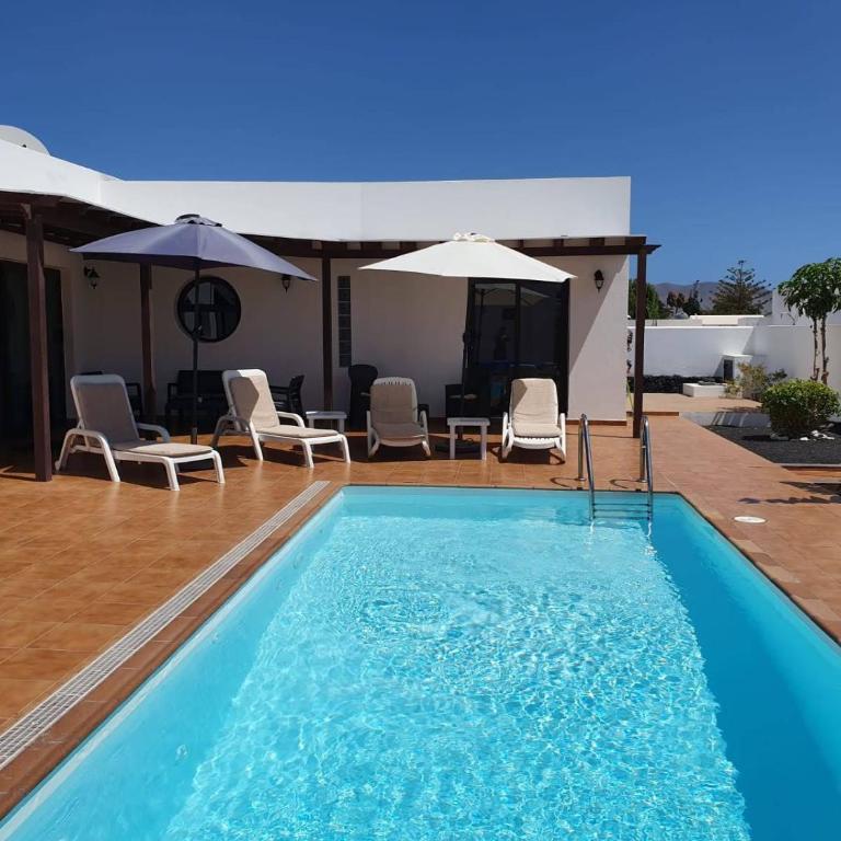 Villa Santana - Three-Bedroom Villa - 2