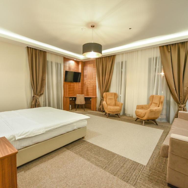 Hotel Lazaro - Standard Queen Room - 5