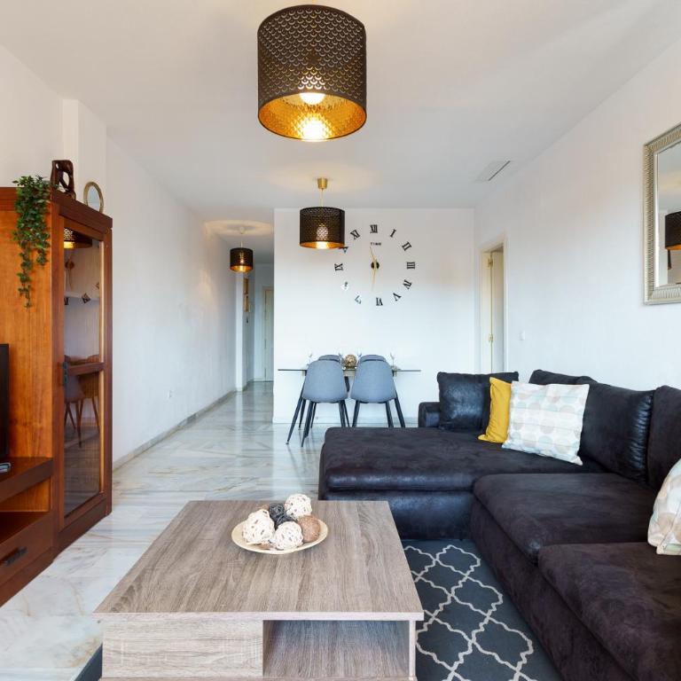 Spacious Beachfront Flat with Sea Views and Private Indoor Parking - Apartment - 4