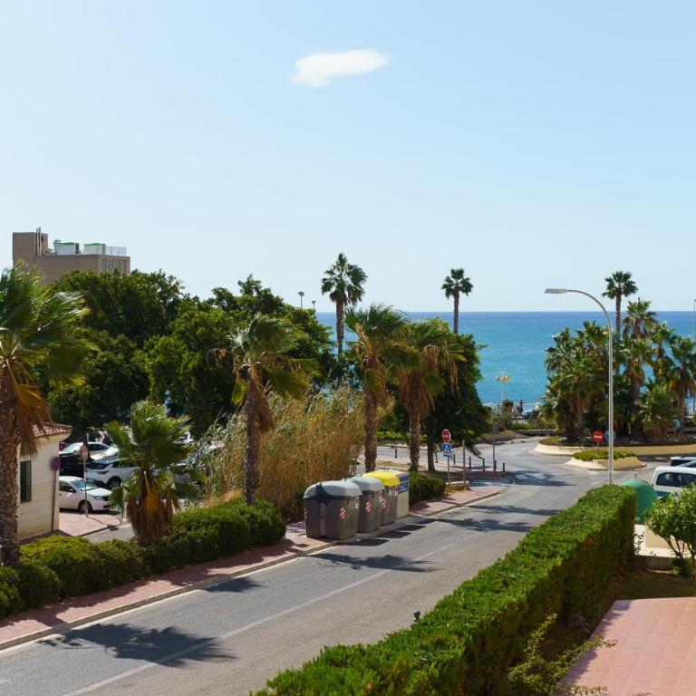 Spacious Beachfront Flat with Sea Views and Private Indoor Parking - Apartment - 32