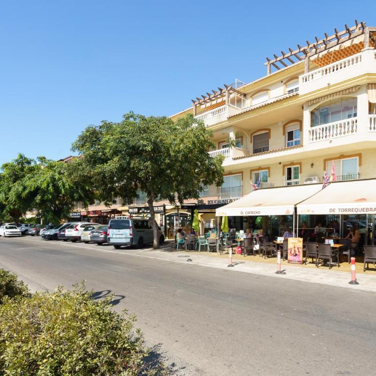 Spacious Beachfront Flat with Sea Views and Private Indoor Parking - Apartment - 42