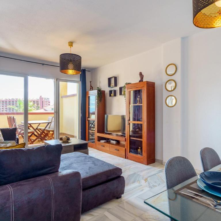 Spacious Beachfront Flat with Sea Views and Private Indoor Parking - Apartment - 6