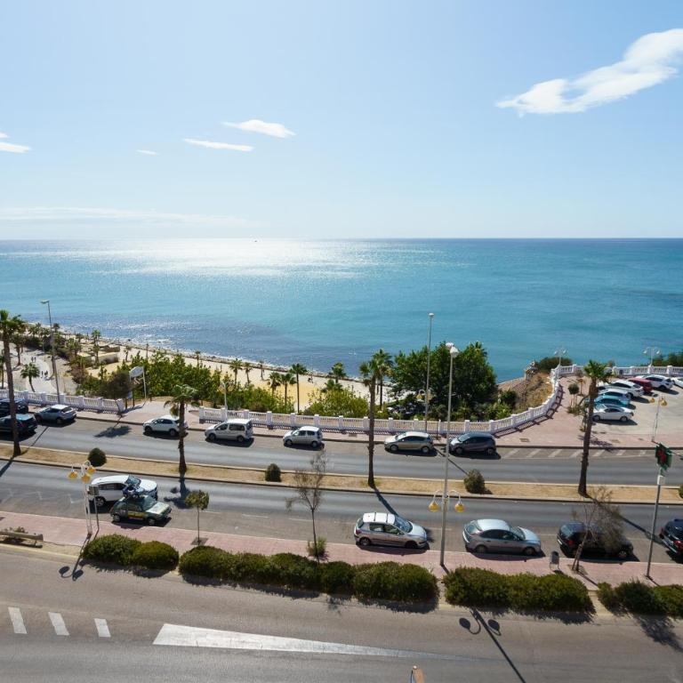 Spacious Beachfront Flat with Sea Views and Private Indoor Parking - Apartment - 33