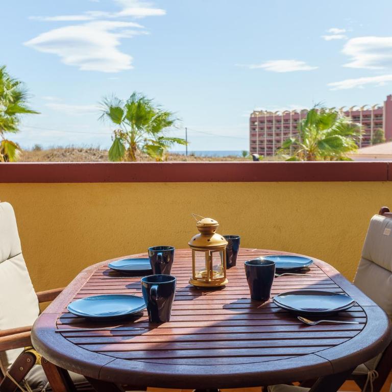 Spacious Beachfront Flat with Sea Views and Private Indoor Parking - Apartment - 10