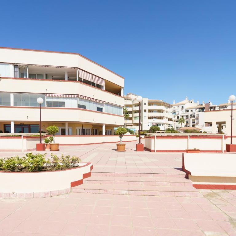 Spacious Beachfront Flat with Sea Views and Private Indoor Parking - Apartment - 38