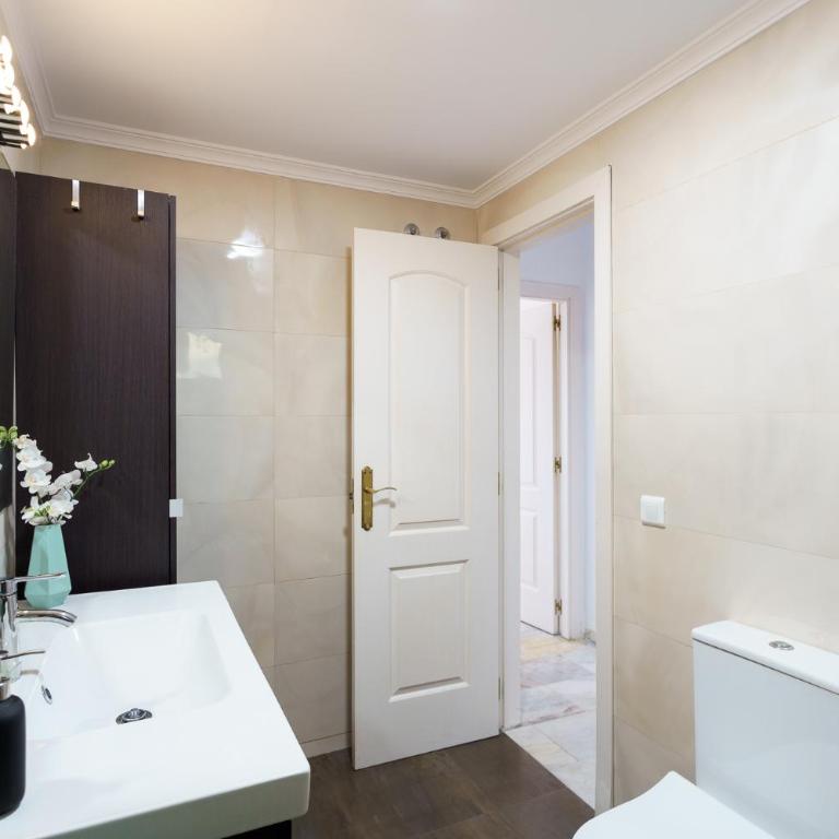 Spacious Beachfront Flat with Sea Views and Private Indoor Parking - Apartment - 18