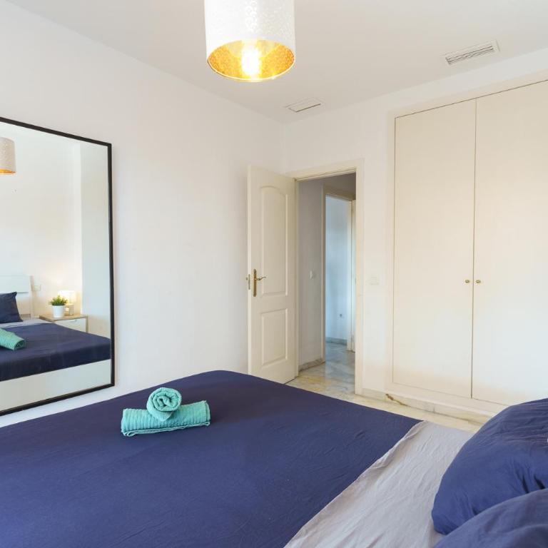 Spacious Beachfront Flat with Sea Views and Private Indoor Parking - Apartment - 23