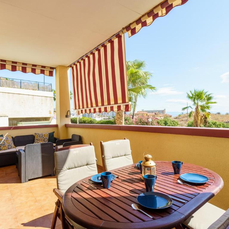 Spacious Beachfront Flat with Sea Views and Private Indoor Parking - Apartment - 8