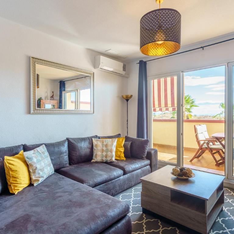 Spacious Beachfront Flat with Sea Views and Private Indoor Parking - Apartment - 7