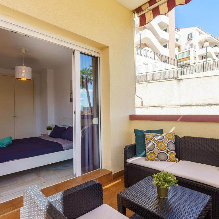 Spacious Beachfront Flat with Sea Views and Private Indoor Parking - Apartment - 13