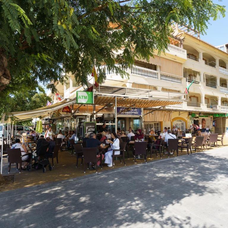 Spacious Beachfront Flat with Sea Views and Private Indoor Parking - Apartment - 43