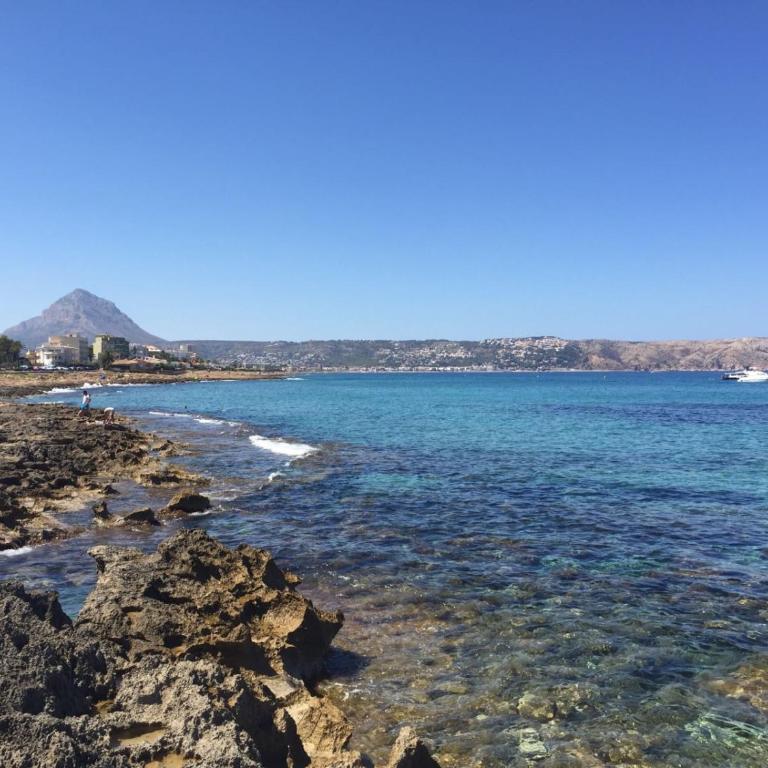ACOGEDOR Y PRECIOSO ÁTICO EN JAVEA Primera línea playa - Apartamento de 2 dormitorios - 52
