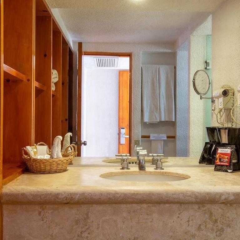 Hotel Los Patios - Habitación Estándar con 2 camas extragrandes y balcón - 2
