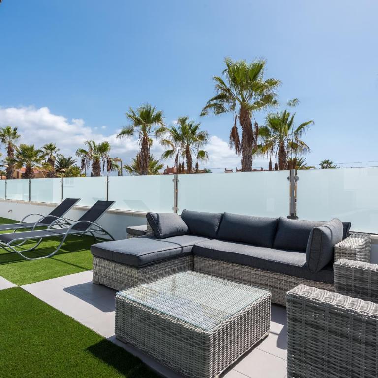 Luxurious 5* VILLA - 300M2 - private HEATED pool - garage - WiFi - Two-Bedroom Villa - 36
