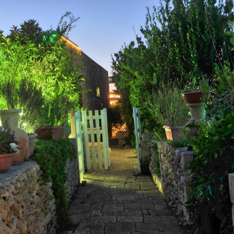 Residence Villa Grotta Monaca - Appartamento con Vista Giardino - 8