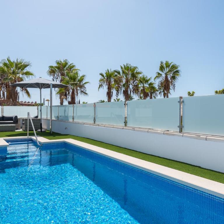 Luxurious 5* VILLA - 300M2 - private HEATED pool - garage - WiFi - Two-Bedroom Villa - 33