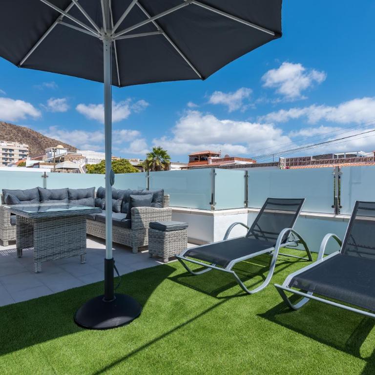 Luxurious 5* VILLA - 300M2 - private HEATED pool - garage - WiFi - Two-Bedroom Villa - 24