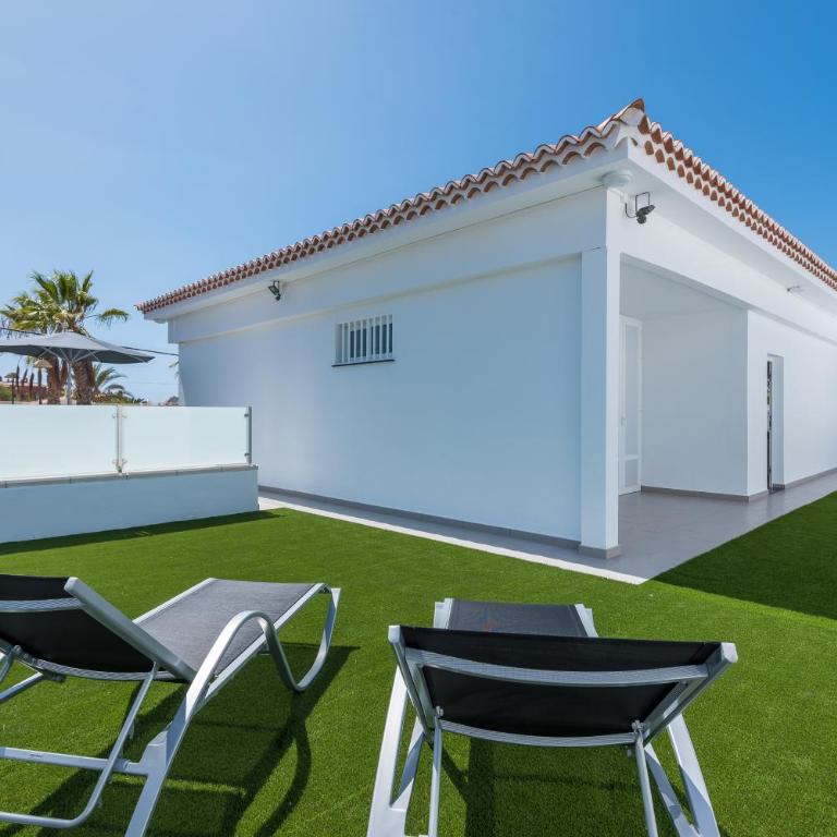 Luxurious 5* VILLA - 300M2 - private HEATED pool - garage - WiFi - Two-Bedroom Villa - 26