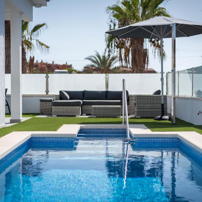 Luxurious 5* VILLA - 300M2 - private HEATED pool - garage - WiFi - Two-Bedroom Villa - 1