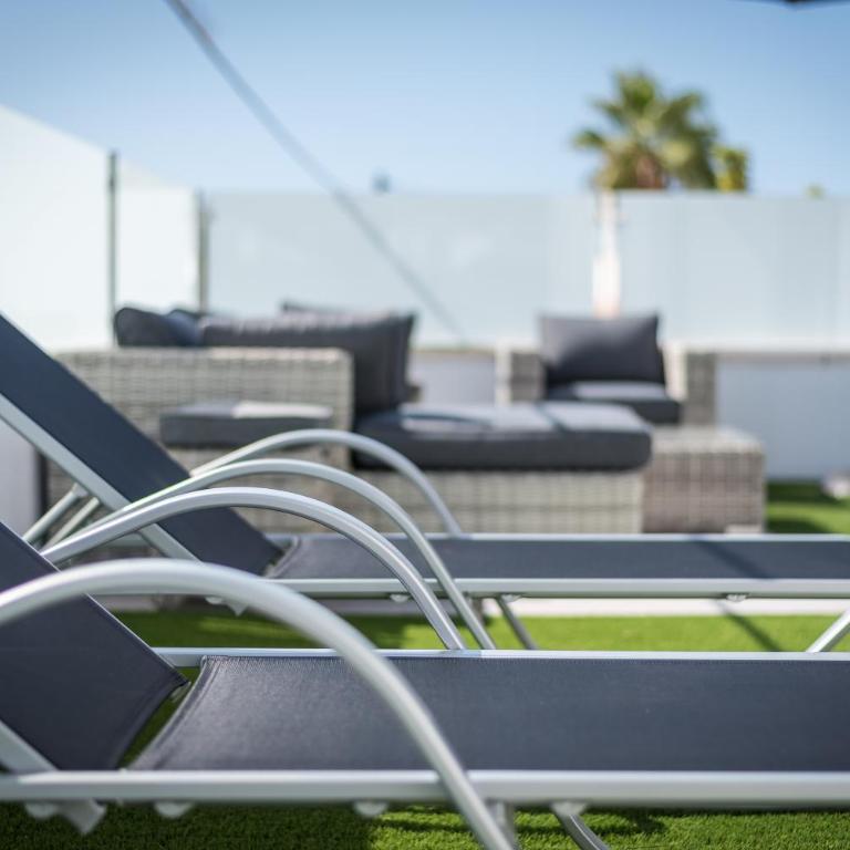 Luxurious 5* VILLA - 300M2 - private HEATED pool - garage - WiFi - Two-Bedroom Villa - 32