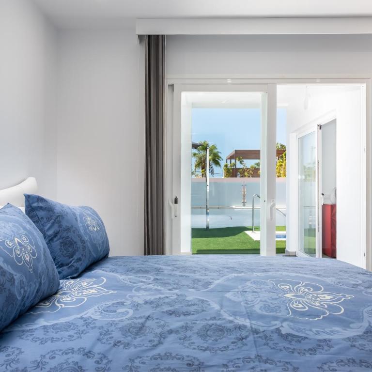 Luxurious 5* VILLA - 300M2 - private HEATED pool - garage - WiFi - Two-Bedroom Villa - 14