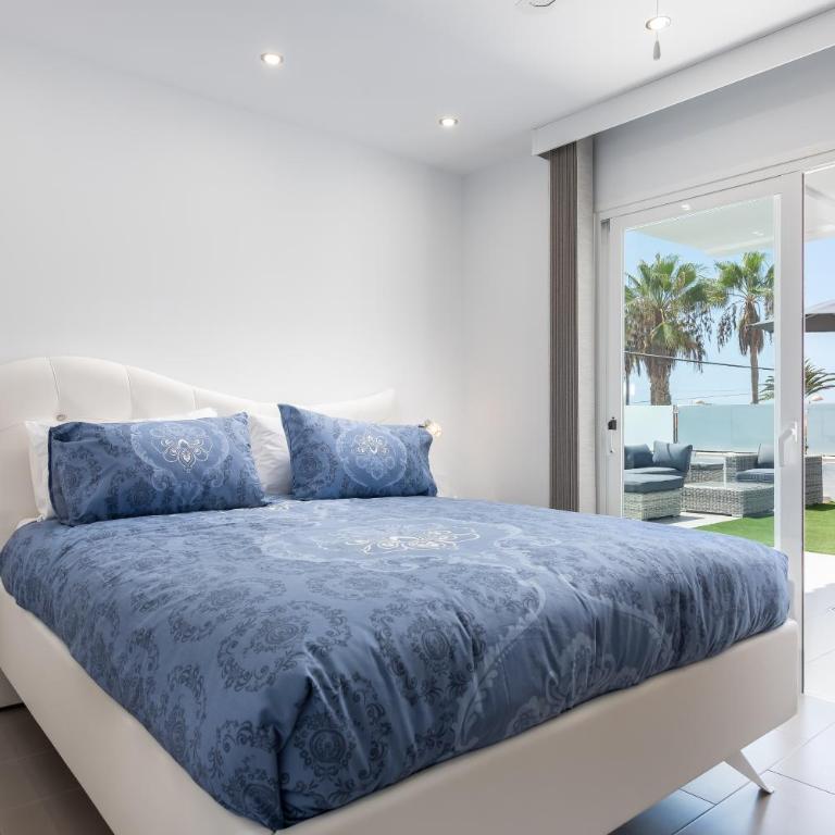 Luxurious 5* VILLA - 300M2 - private HEATED pool - garage - WiFi - Two-Bedroom Villa - 13