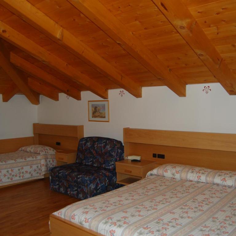 Garni Castel Ferari - Camera Familiare - 2