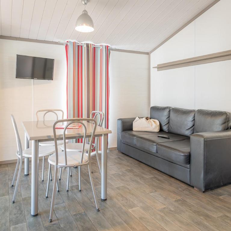 Camping Le Méditerranée Argelès - Domaine piétonnier - Chalet Prestige (4 Adultes) - 4