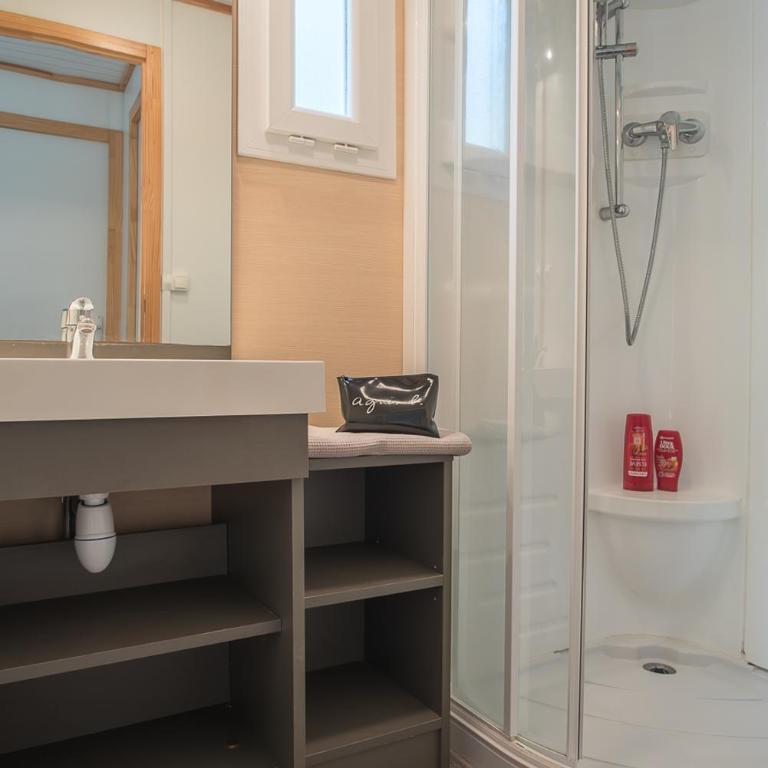 Camping Le Méditerranée Argelès - Domaine piétonnier - Chalet Prestige (6 Adultes) - 6