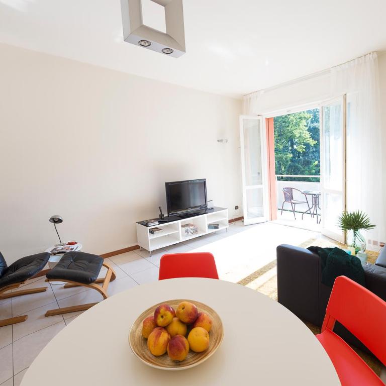 BOTANIKA - Three-Bedroom Apartment - 14