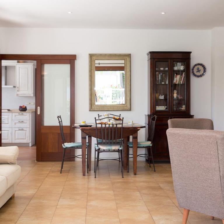 Carrasqueta - Three-Bedroom House - 3