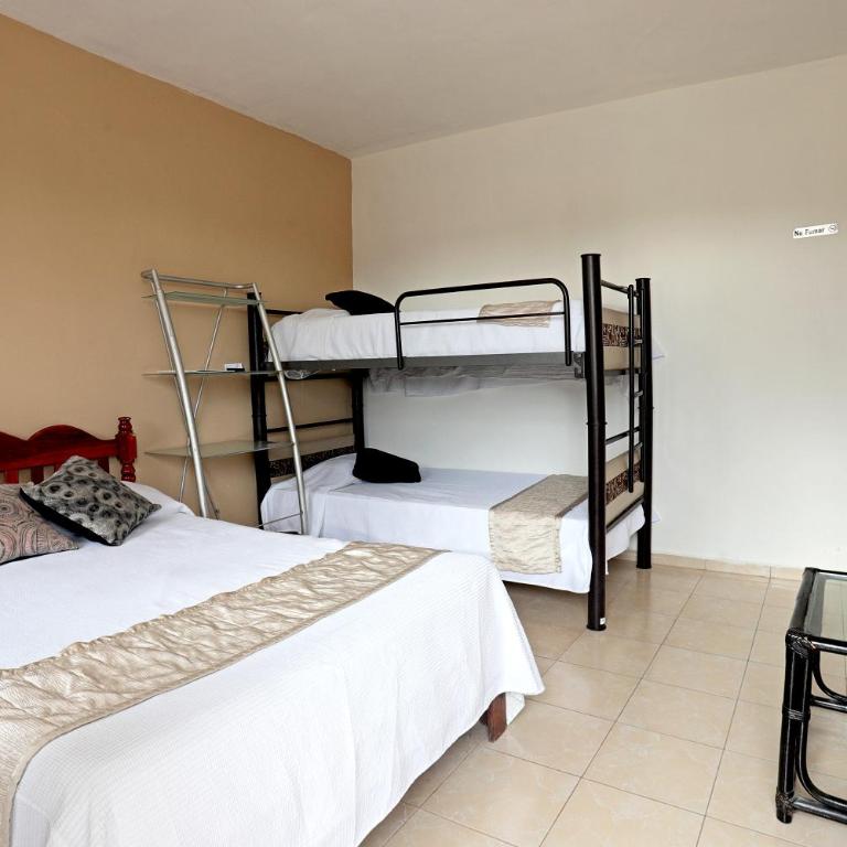 Casa de Ana - Habitación privada - Habitación Cuádruple con baño privado - 2