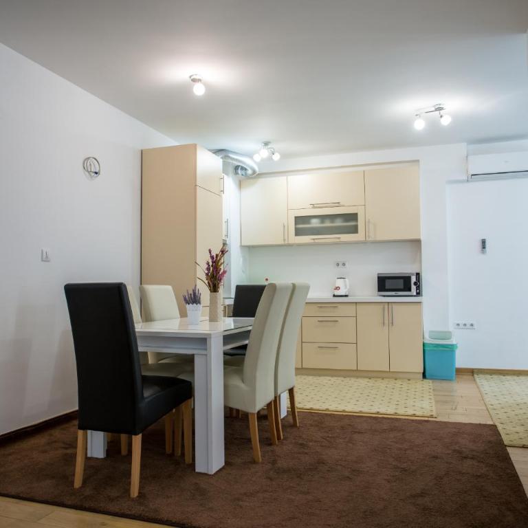 VIP Apartments - Apartman sa 2 Spavaće Sobe i Pogledom na Planinu i Reku - 3