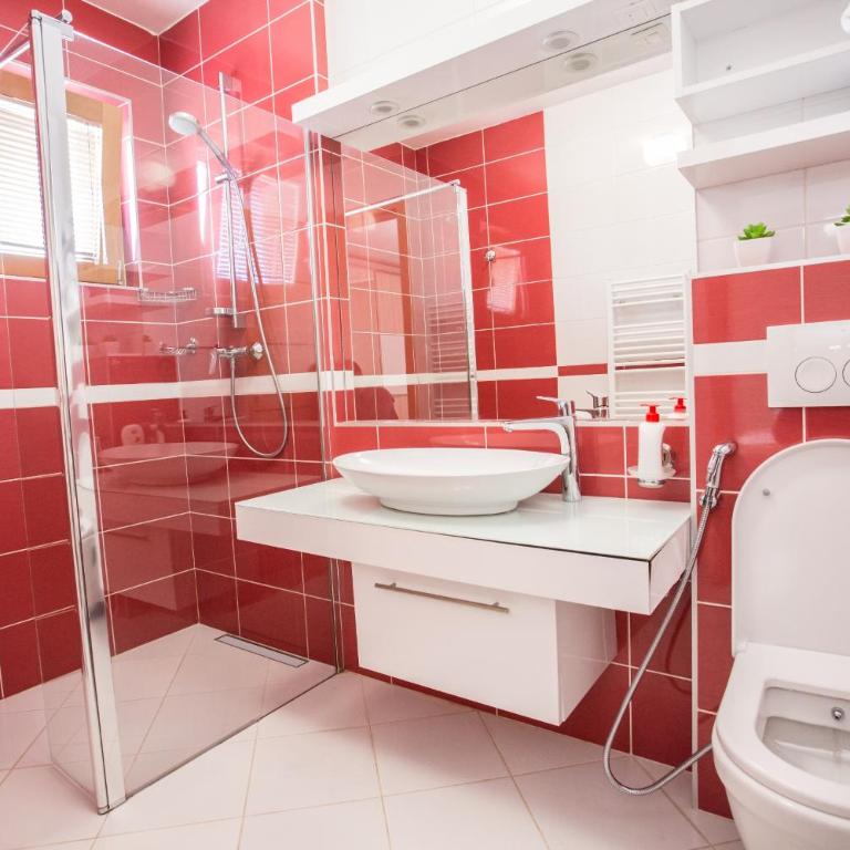 VIP Apartments - Apartman sa 3 Spavaće Sobe i Pogledom na Planinu i Reku - 8