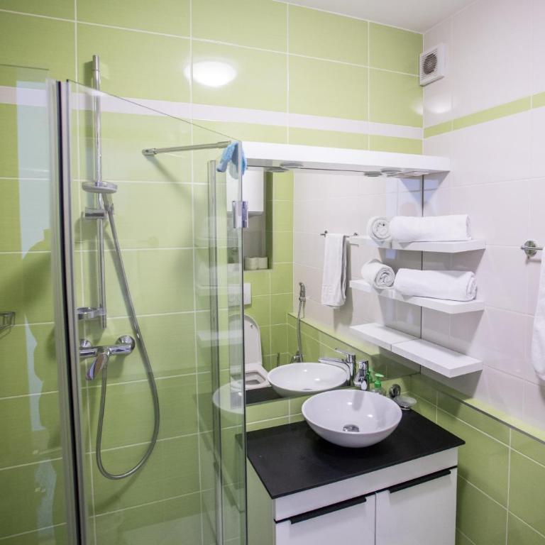 VIP Apartments - Apartman sa 3 Spavaće Sobe i Pogledom na Planinu i Reku - 11
