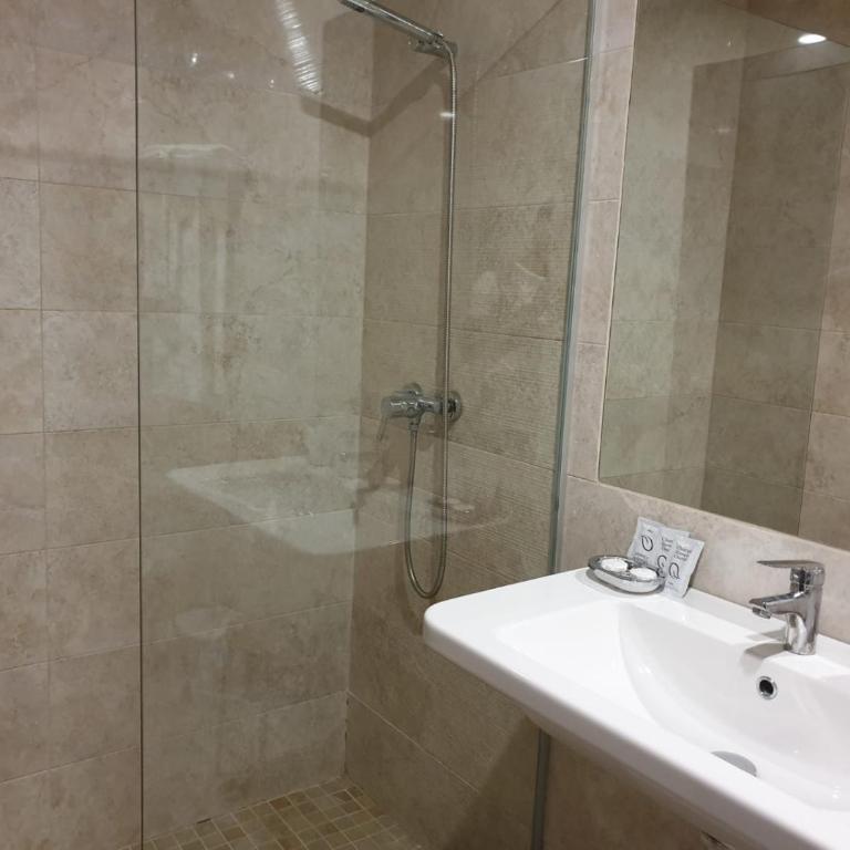 Apartamento Turistico Puente Romano P3 BAJO - B - Apartamento con ducha - 7
