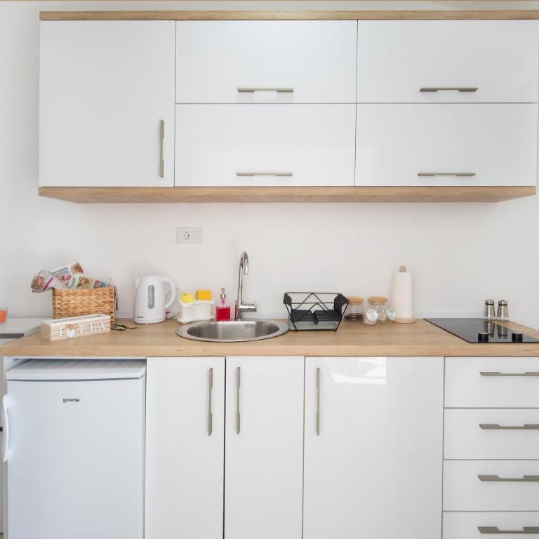 Dolores Apartments - One-Bedroom Apartment - 14
