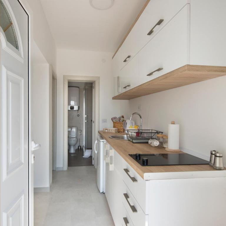 Dolores Apartments - One-Bedroom Apartment - 5