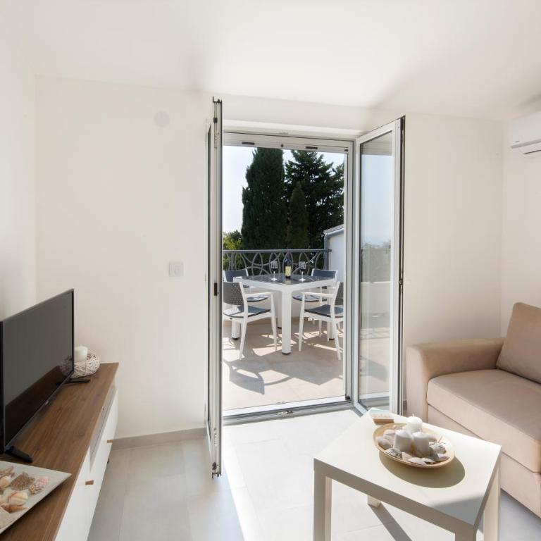 Dolores Apartments - One-Bedroom Apartment - 9
