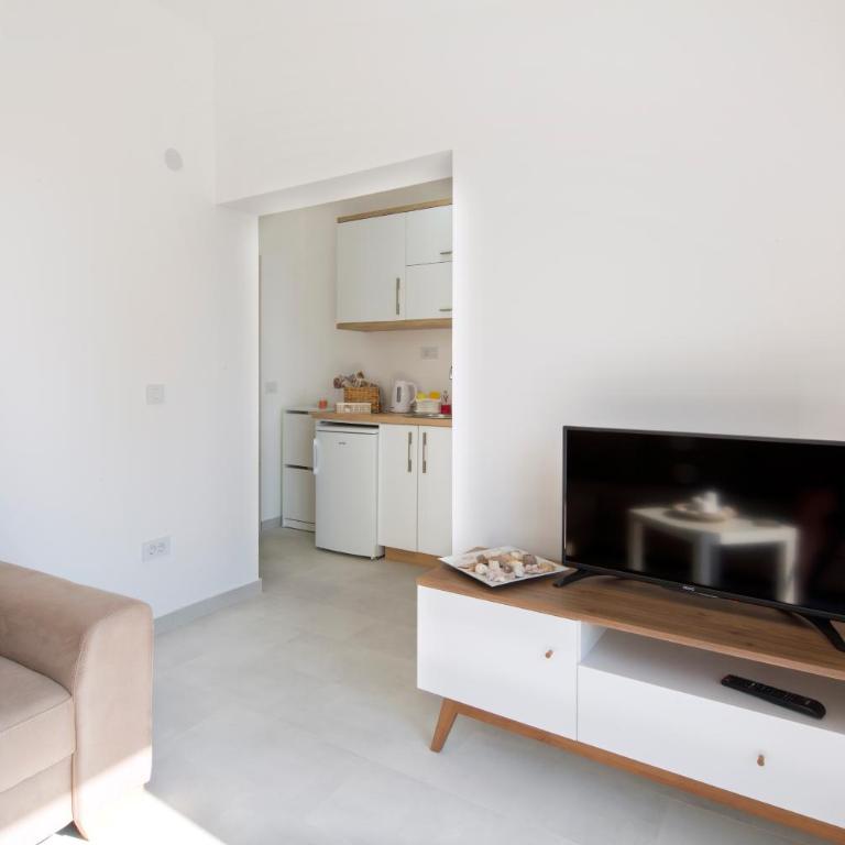Dolores Apartments - One-Bedroom Apartment - 6