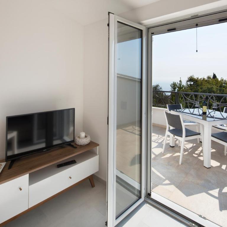 Dolores Apartments - One-Bedroom Apartment - 7