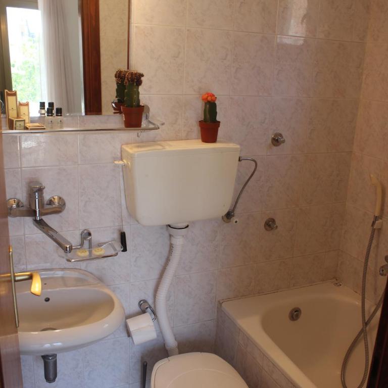 Nir Apartments Budva - Dvokrevetna Soba s Bračnim Krevetom s Pogledom na Vrt - 5