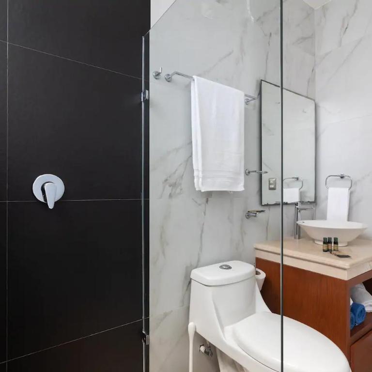 2BR Oasis w Rooftop Pool & Ocean View - Apartment - Apartment - 23