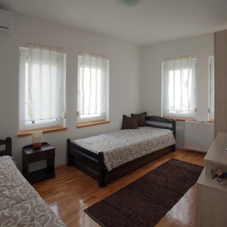 Guesthouse Rota - Dvokrevetna Soba sa Zasebnim Krevetima i Zajedničkim Kupatilom - 4