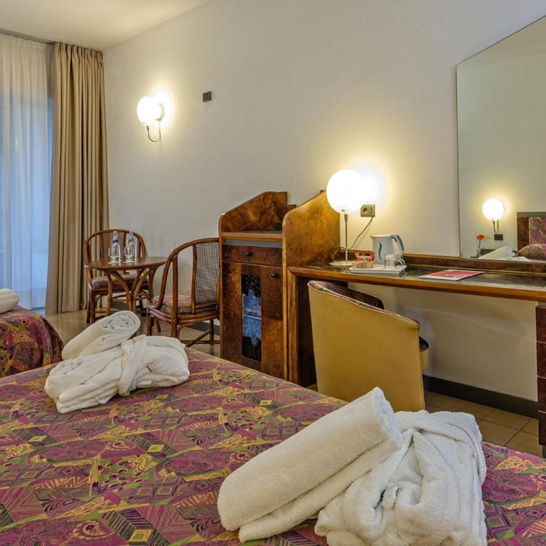 Hotel Olimpo le Terrazze - Camera Matrimoniale/Doppia con Letti Singoli con Balcone e Vista Mare - 5