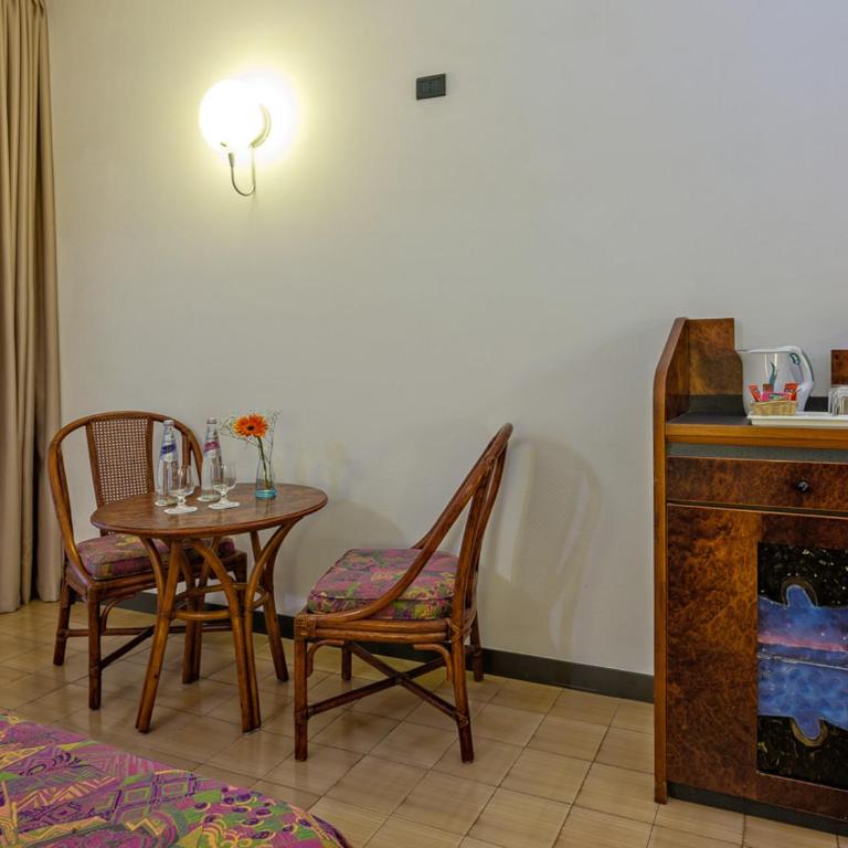 Hotel Olimpo le Terrazze - Camera Matrimoniale/Doppia con Letti Singoli con Balcone e Vista Mare - 6