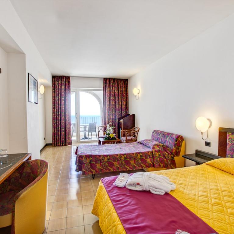 Hotel Olimpo le Terrazze - Camera Matrimoniale/Doppia con Letti Singoli con Balcone e Vista Mare - 9