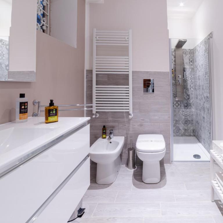 Re Vittorio - Camera Matrimoniale con Bagno Privato - 7