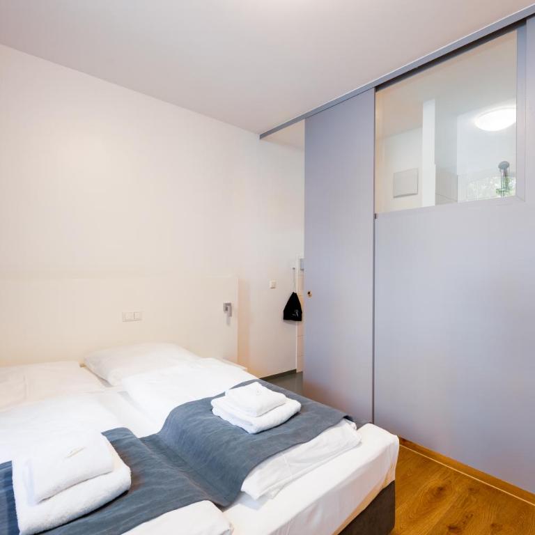 mk bed & breakfast münchen - Habitación con cama extragrande. - 4